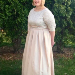 Prom, bridesmaid, or mother of the bride dress